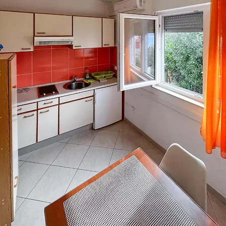 In With House Sea View 아파트 Duće